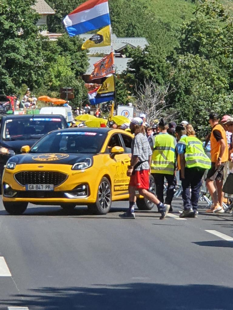 Got to love a broken down car on the mountain ⛰️ <a href="/LeTour/">Tour de France™</a> #TourDeFrance2022 #ineos #stage12
