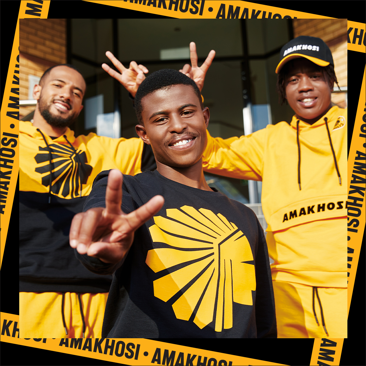 KaizerChiefs's tweet photo. We can't get enough of these stylish activewear items. They're all super comfy, making any of them the perfect fit for any occasion - chillas or errands or game days!

Available at select Jet stores nationwide.
https://t.co/APKRqSpPDJ 

#Amakhosi4Life #KCJetFashion #KCJetWear https://t.co/DjQbXKOX4I