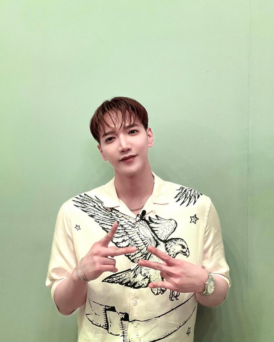 2pmalways's tweet photo. [2PM IG]
It's a shadow dance, so the fact that he dances cutely in the background is a secret 🤫

#ShadowDanceFounder #Ming💗 
#FollowingCutely #1stPlaceWinner🥇
https://t.co/qJUXvirzXi https://t.co/nwEZWOcxhE