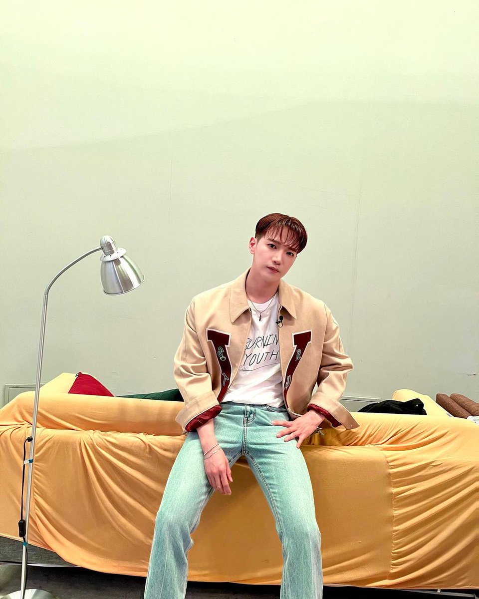 2pmalways's tweet photo. [2PM IG]
It's a shadow dance, so the fact that he dances cutely in the background is a secret 🤫

#ShadowDanceFounder #Ming💗 
#FollowingCutely #1stPlaceWinner🥇
https://t.co/qJUXvirzXi https://t.co/Xfb26UWgZs