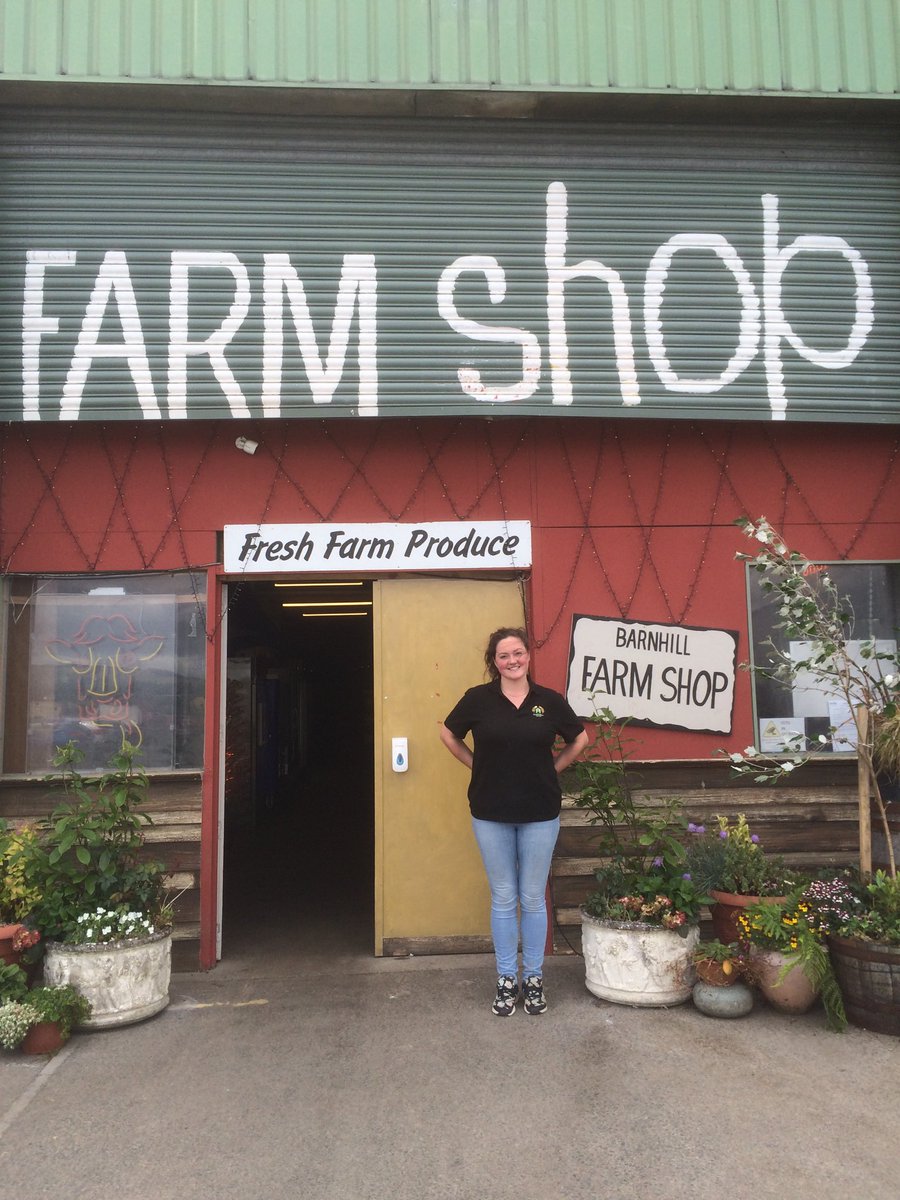 GreenCityCoop's tweet photo. Great to meet Hilary at the wonderfully eclectic Barnhill Farm Shop in Inchinnan #plasticfreejuly #localfoodhero https://t.co/m7Lm5r1Nvw