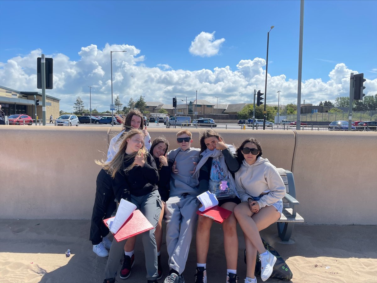 FulwoodAcademy's tweet photo. This week our Year 10 Geographers spent the day at Morecambe Beach, investigating physical and human Geography. A great day had by all, students really did Fulwood proud. #FulwoodSuccess #TEAM #GeographersOfTheFuture https://t.co/p0XFztZdRe
