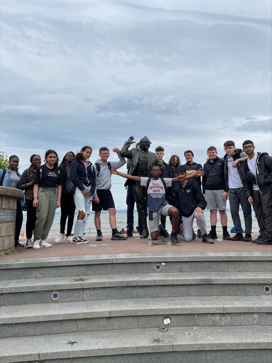 FulwoodAcademy's tweet photo. This week our Year 10 Geographers spent the day at Morecambe Beach, investigating physical and human Geography. A great day had by all, students really did Fulwood proud. #FulwoodSuccess #TEAM #GeographersOfTheFuture https://t.co/p0XFztZdRe