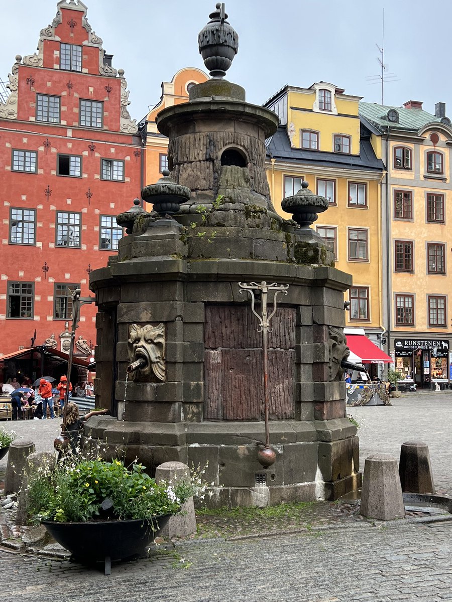 blchaindspirits's tweet photo. Gamla Stan Sweden 92 white stones (on red building) represent the slain men by Danish King. If removed legend that ghosts will haunt Stockholm for eternity. Now People report seeing blood of slain flowing across the square’s cobblestones 11/7 - 11/9 each year. #haunted #nft #nfts https://t.co/SQbsW9TxVz