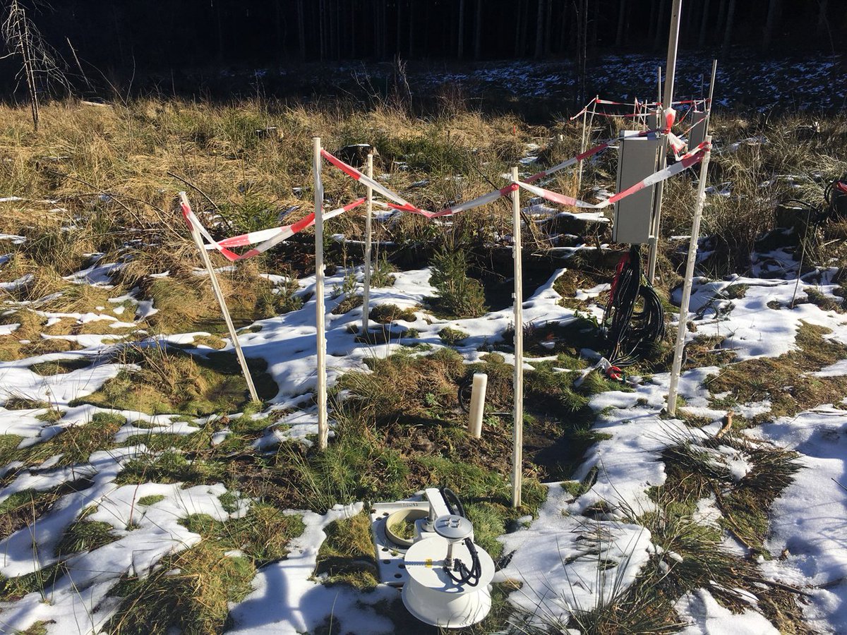 vadosezonej's tweet image. #ArticleHighlight #VZJcollection

Want to know what controls greenhouse gas emissions in the riparian zone of a small headwater catchment? 

Check out the research article by Wang et al. here: doi.org/10.1002/vzj2.2… @fz_juelich #redox #potential #CO2 #N2O #soil #water