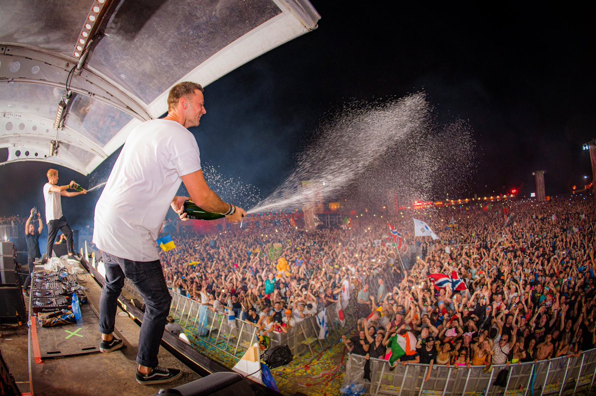 Hit like if you’re excited for @Tomorrowland ❤️ See you all tonight at The Gathering 🔥<a href="/Realregi/">Regi</a>