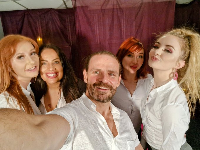 Billy King (18+) - Another AMAZING day with @purecfnm Handcuffed to a chair and interrogated by @kxtten_x @zarajfox @Supernovaover & @eva_ray_x My god... life sucks!! 😂😈 https://t.co/KDSshI6K7R