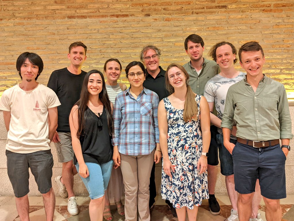 informagus's tweet image. Mandatory #SIGIR2022 group photo! 😁📸

Beautiful way to remember a lovely banquet. 🍹🥘