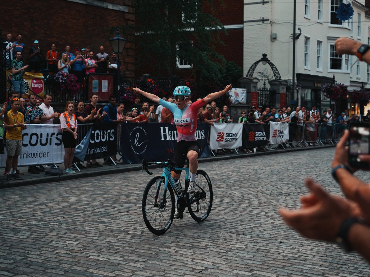 What a night at the Guildford Town Centre Races!

Congratulations to Flora Perkins of @LeColWahoo who took the win in incredible fashion in the Parcours Womens Elite race.

📷 Ian Wrightson