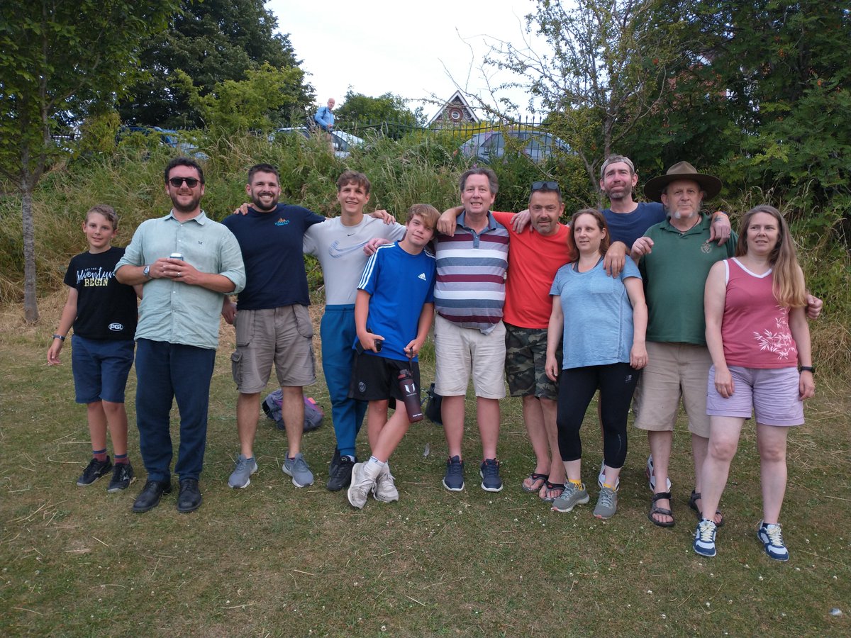 Harveys1790's tweet photo. Last night the mighty Harvey's Brewery Stoolball team enjoyed a game against the The Brewers Arms. Both teams played with fantastic sportsmanship, though an impressive performance from the Brewers saw Harvey's beaten and having to head to the pub early!
#sussex #stoolball https://t.co/BqhnxPH4Xp