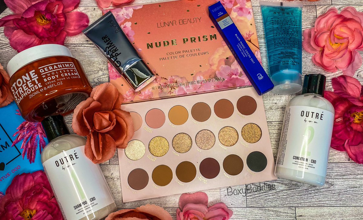 BoxyBaddies's tweet photo. July Boxycharm Premium 
Lunar Beauty- Nude Prism Eyeshadow Palette 
Outré- Best Buds Shampoo &amp; Conditioner Duo
Rodial- Glass Primer
Stone Street Soaphouse- Geranimo Body Cream
Avant- Blue Volcanic Cleansing Gel
Eyeko- Black Magic Cocoa Edit Eyeliner 
#giftedbyboxy #boxycharm https://t.co/7IRol2PU2r