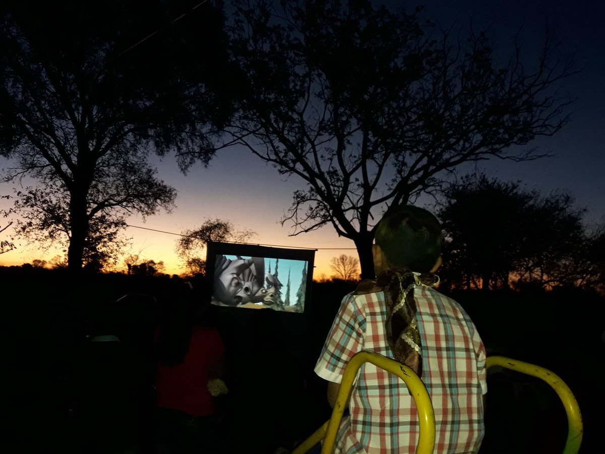 SolidarioAbrazo's tweet photo. 🟡Si querés sumarte a éste gran proyecto, estamos recaudado para comprar un sonido🔊acorde a éste cine rural. Para que sea un verdadero cine rural📽️ https://t.co/RIDV3c7ncS