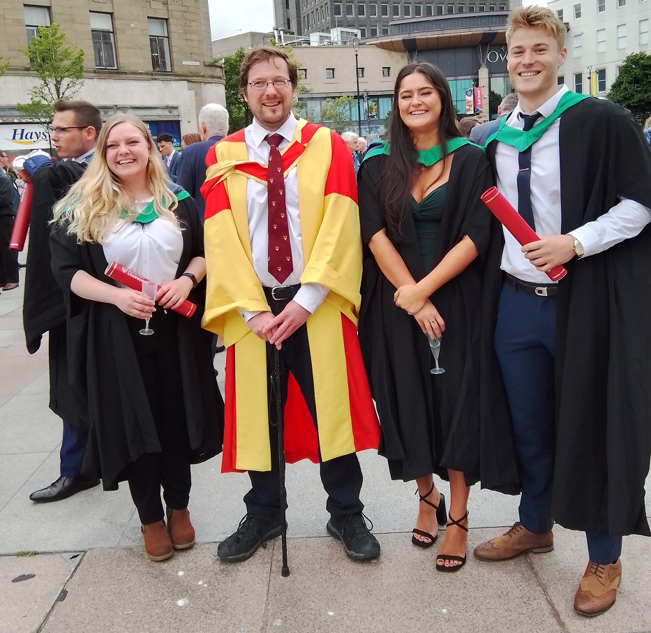 AbertaySci's tweet photo. 2021 Graduation in 2022 - great to meet our former students back for celebration in person #AberYay #BeAbertay https://t.co/mqTtow94P9