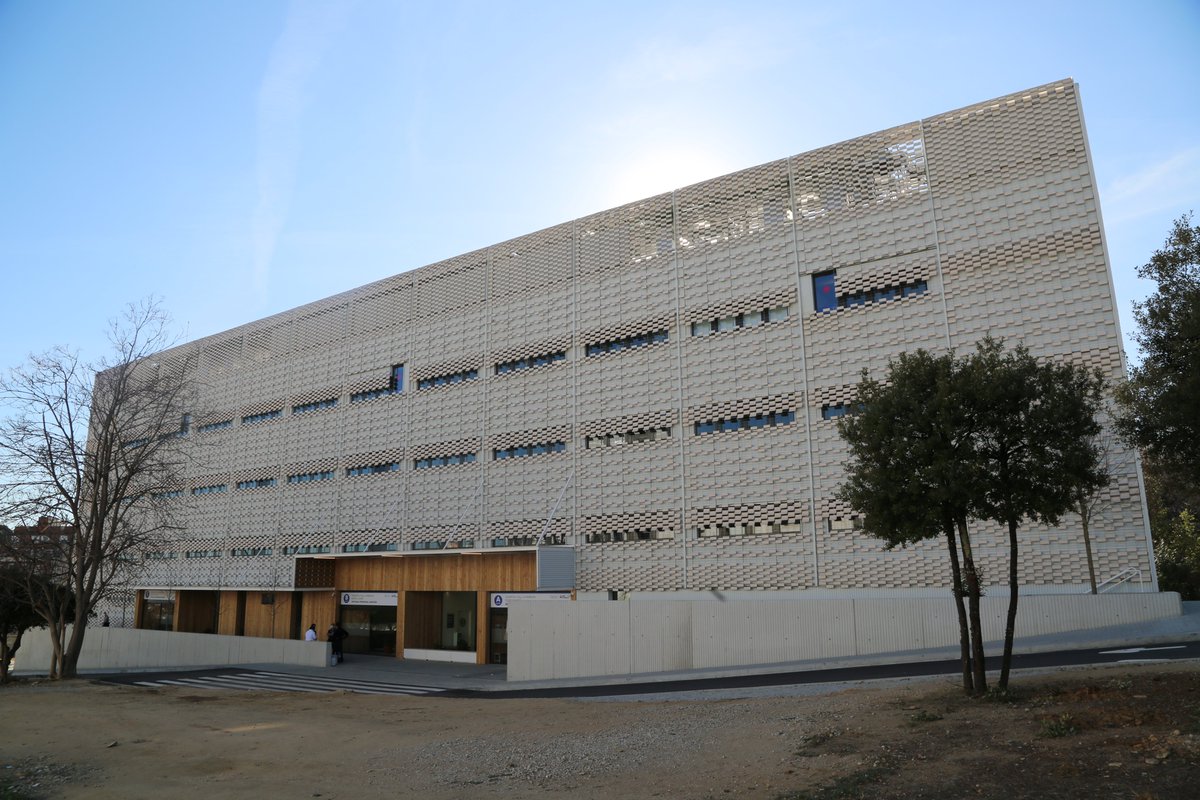 vallhebron's tweet photo. L'edifici Garbí, gestionat per #VallHebron i situat al Parc Sanitari Pere Virgili, ha guanyat el "Premi professió: valors professionals" que otorga el @CSCAE per la idoneitat de l'arquitectura de donar resposta eficient a necessitats socials excepcionals.

https://t.co/pe4gDIdVlw https://t.co/1y3jEN4BAF