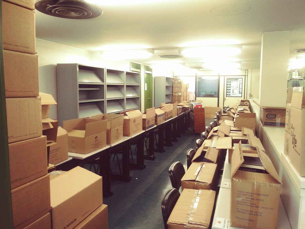 BibliotecaPUCRS's tweet image. Hoje o #Tbt é da transferência do acervo da antiga Biblioteca da Escola de Medicina, que foi incorporado ao acervo da Biblioteca Central, em dezembro de 2019. #bibliotecapucrs #pucrslibrary #pucrs