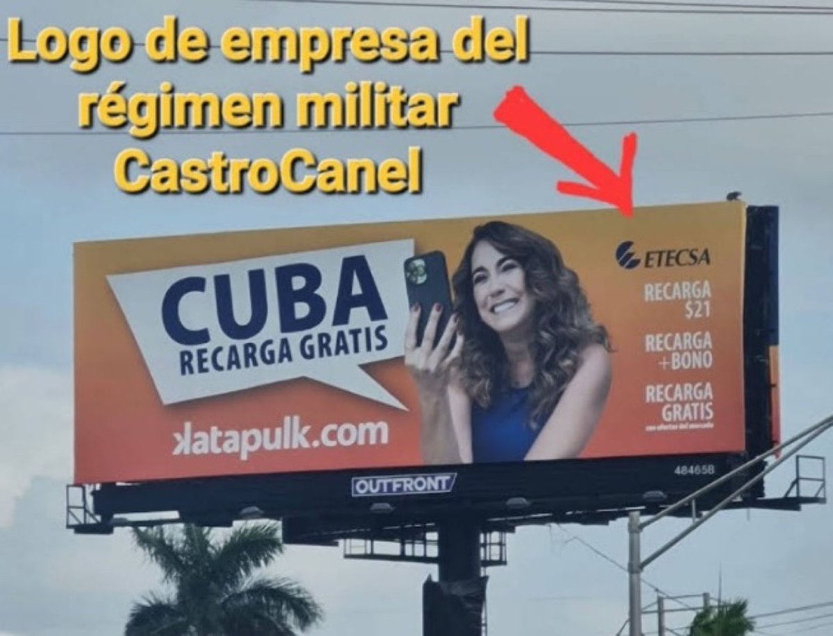 YanEstradax's tweet photo. #Miami | Según reportan varios usuarios, el cartel con el logotipo del monopolio comunista ETECSA pagado por KATAPULK de @HugoCancio y que estaba emplazado en una valla cerca del Palmetto a la altura de la 74 avenida del noroeste; ha sido retirado esta mañana. https://t.co/qLIBlVfT7O