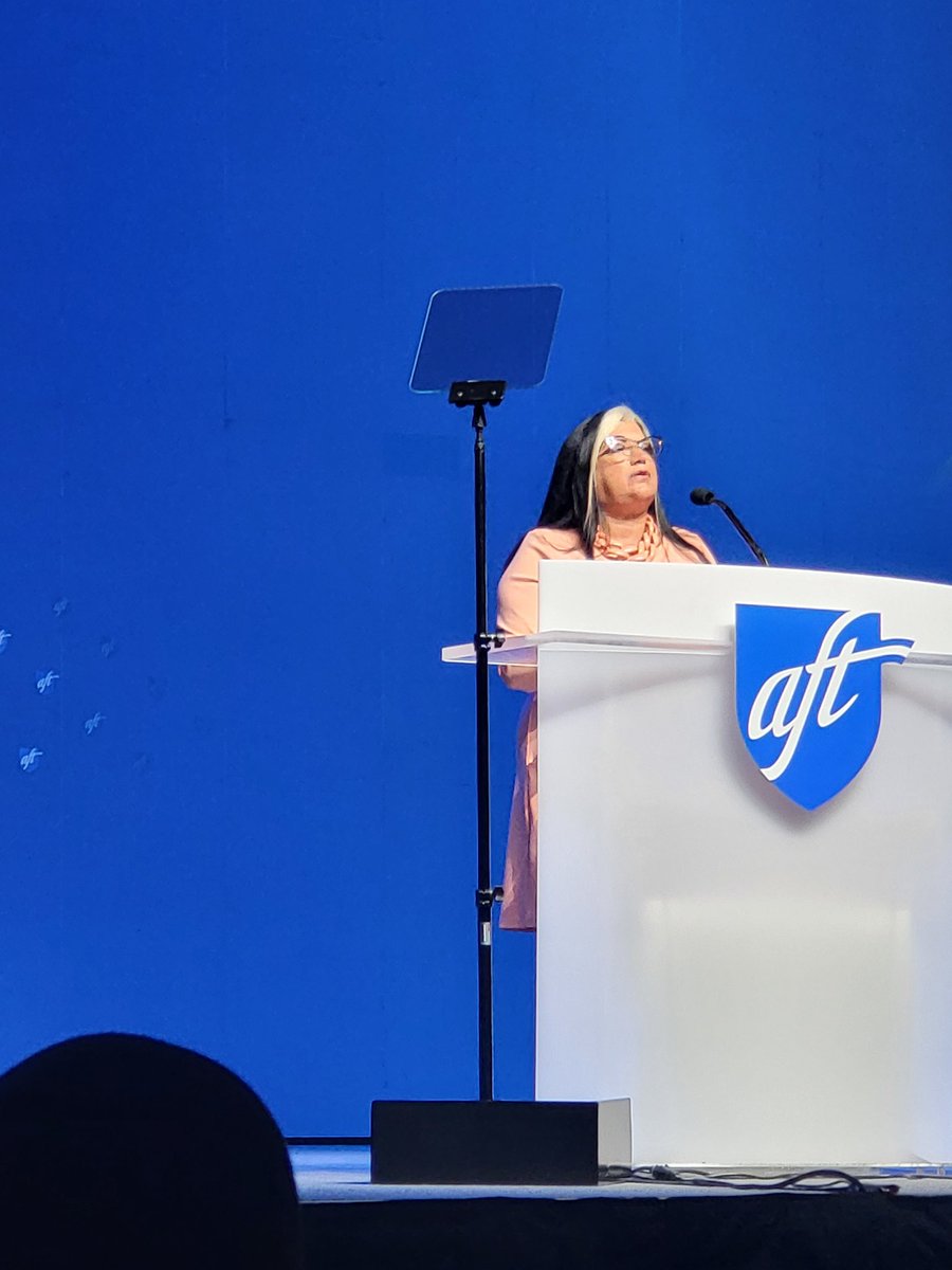 Shellye Davis tweet media