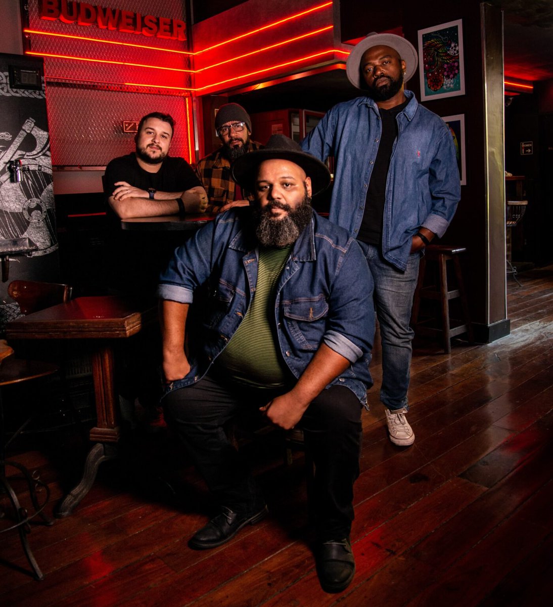 RadioCULTfm's tweet photo. A banda carioca Mokambo está prestes a lançar em todas as plataformas seu novo EP, “Sobrevida”. Ouça aqui o primeiro single, “Paladar”, que contou com a produção de Rafael Lima.

https://t.co/4F46rEXnj0 https://t.co/gu10Fyzf1R