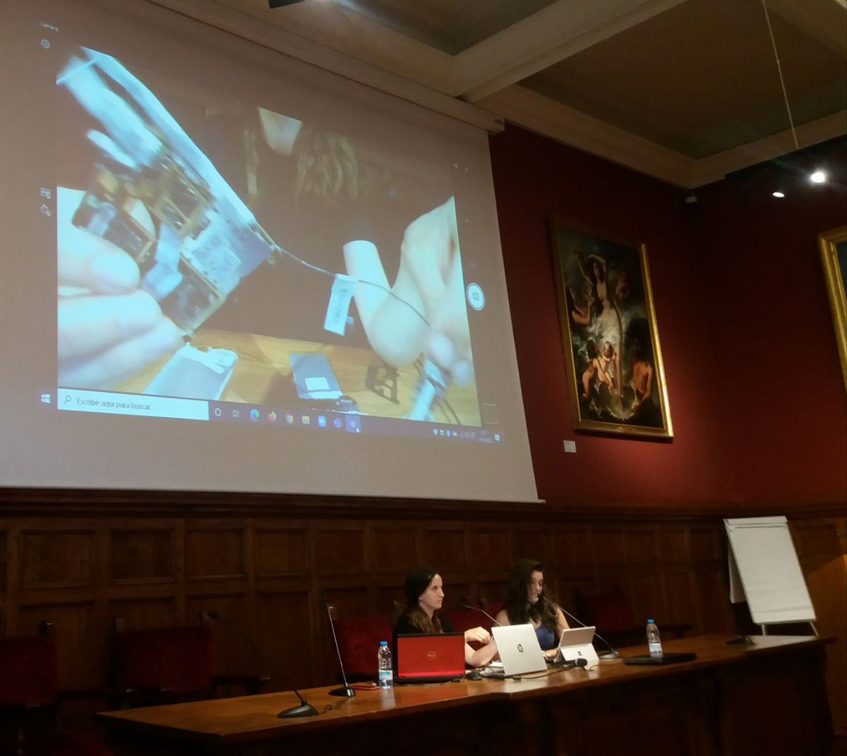 X_net_'s tweet photo. Comencem la ultima tard del #OpenEdTechBCN
amb un Taller "Data Detox" per a tota la familia. 

Trucs senzills per aprendre a reduir la petjada dels nostres dades personals a internet.

Sobre la base del manual de @Info_Activism i a càrrec d’@X_net_ (Radaub i P. Castaño) https://t.co/4f8xvTSswU