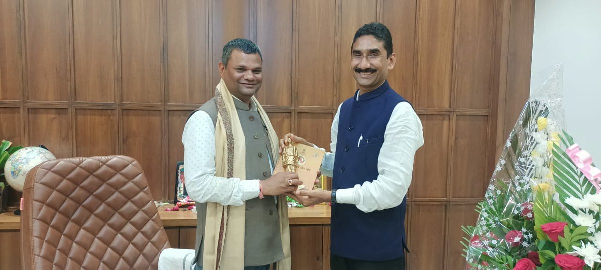 Sheeshpal_Yog's tweet photo. આજ રોજ ભારતીય જનતા પાર્ટ��ના સહકારીતા સેલના સંયોજક માન. શ્રી બિપિનભાઇ પટેલ ( ગોતા ) ને ગુજકોમાસોલના વાઇસ ચેરમેનશ્રી તરીકે નિમણુક થવા બદલ અભિનંદન પાઠવી અને શુભેચ્છા મુલાકાત લી��ી.

@bipinpatelgota https://t.co/jO8OQJ0ljA