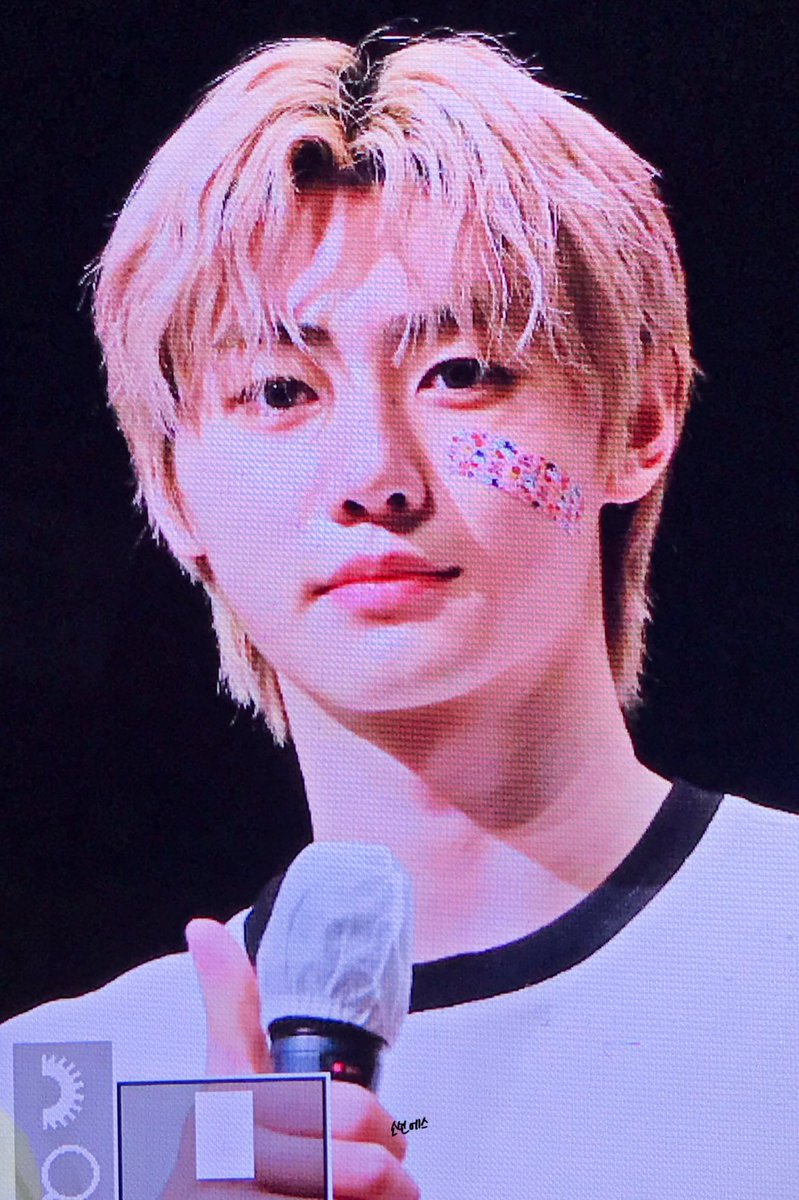 lou tweet media