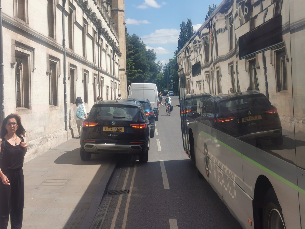 Why paint is no protection, don't really fancy being in a sandwich with a bus and parked cars 

<a href="/magdalenoxford/">Magdalen College</a> this is one of the busiest cycle routes, can you do something about this, these are accessing your college 👍💙🚴

Someone's already been seriously injuried here