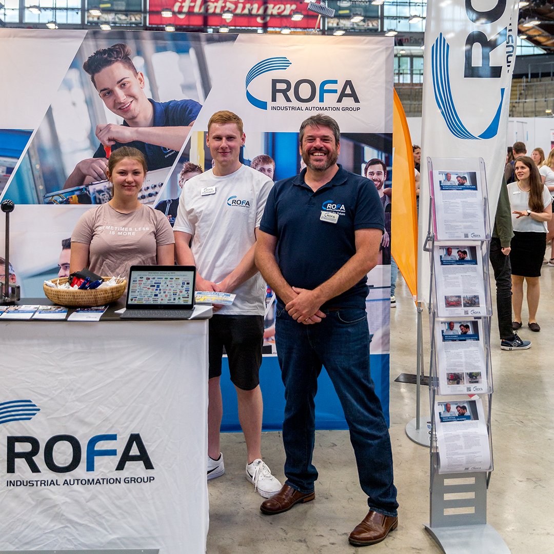 starbulls's tweet photo. Die Azubi Messe in unserem Wohnzimmer dem ROFA-Stadion war ein voller Erfolg.💯🤝

👉Alle Details dazu findet ihr hier: https://t.co/I8wy2PRFeq

#Bullenstark #Starbulls #Rosenheim #SBR #Hockeytown #grünweiß #Ausbildung #AzubiMesse #ROFAStadion https://t.co/TeLfIGSkNj