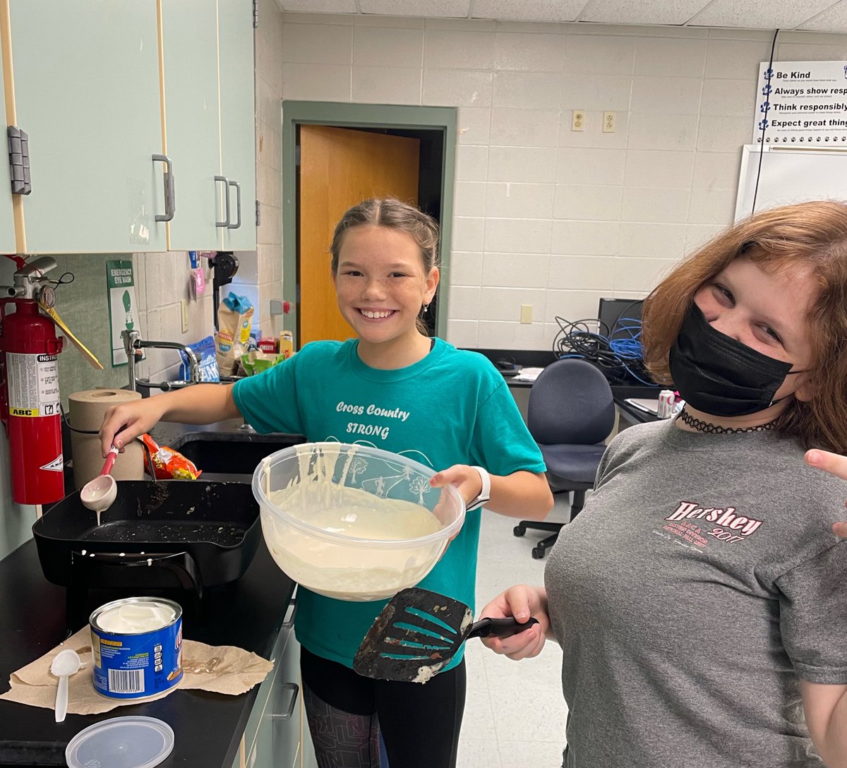 jd_smith7's tweet photo. Missed out on sausage biscuits for breakfast but the cooking class at the @BateMiddle Bullldog Leadership Academy took care of me! https://t.co/wVJi9zE9zo