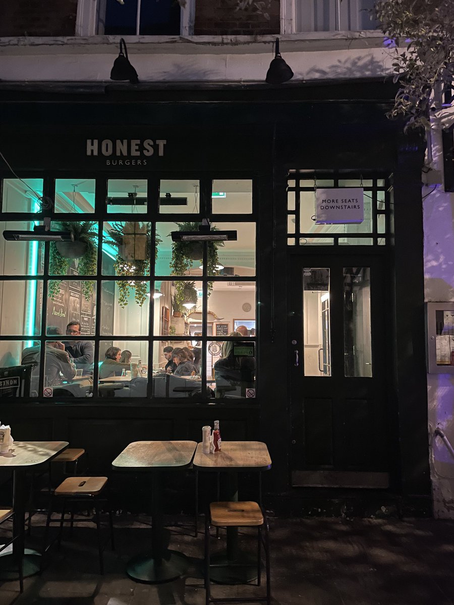 luibos_tea's tweet photo. 渡英するたびに必ず行くHonest Burgers🍔Londonメインに、他の都市にも展開。とにかく英国産にこだわり、どのバーガーにももれなく自家製chips（これまた激ウマ）などサイド付き🥔各店舗local menuがありますが、迷ったらとりあえずHonestで。ほぼ確で病みつきになります…

#今年こそ英国に行きたい https://t.co/8Ub69VHJho
