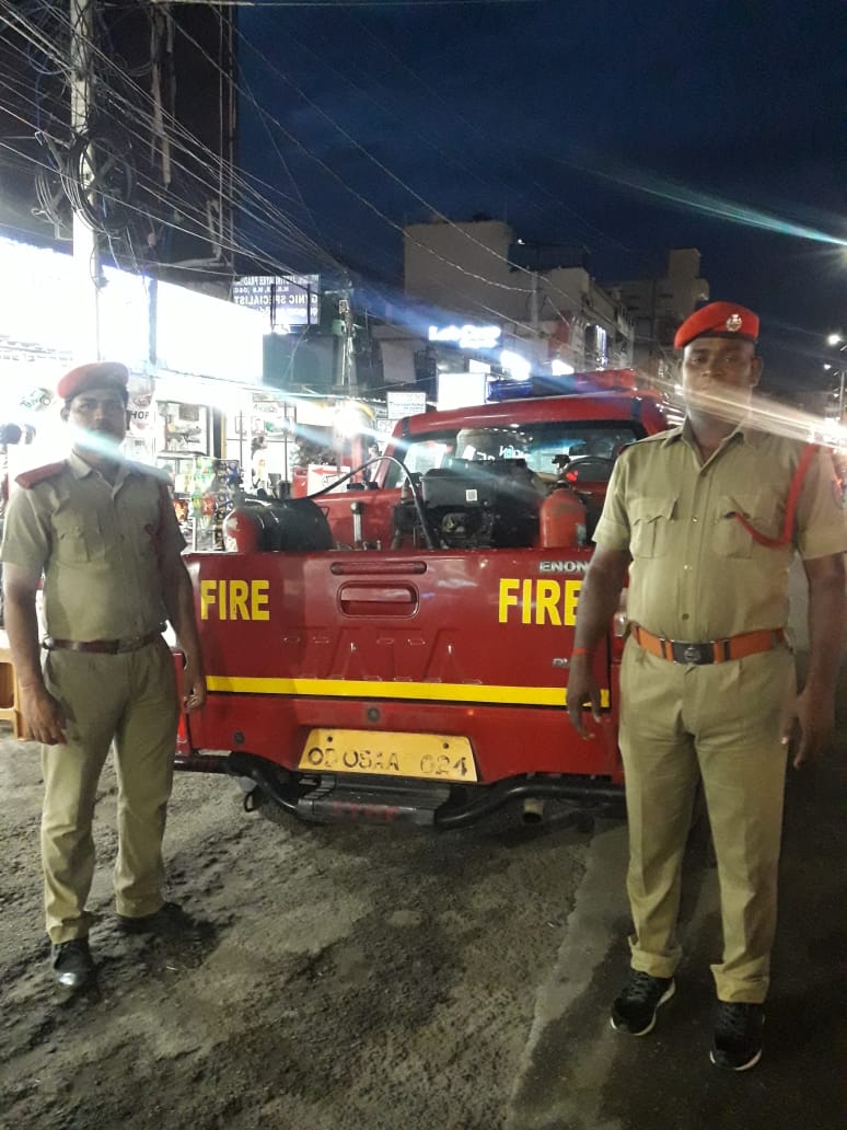Odisha Fire & Emergency Services (@odishaf_es) on Twitter photo Test run of Fire Quick response unit started @ Jharsuguda and sambalpur from 14.7.22 evening.Efforts to reach crowded markets from pre-positioned locations @ market areas. #OdishaFireService <a href="/CMO_Odisha/">CMO Odisha</a> <a href="/homeodisha/">Home Department, Govt. of Odisha</a> <a href="/SRC_Odisha/">SRC, Govt of Odisha</a> Test run of Fire Quick response unit started @ Jharsuguda and sambalpur from 14.7.22 evening.Efforts to reach crowded markets from pre-positioned locations @ market areas. #OdishaFireService <a href="/CMO_Odisha/">CMO Odisha</a> <a href="/homeodisha/">Home Department, Govt. of Odisha</a> <a href="/SRC_Odisha/">SRC, Govt of Odisha</a>