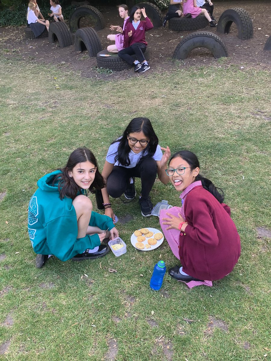 TyntesfieldMC's tweet photo. A Year 6 picnic in the sunshine, sampling our scones fresh from the oven. Inventive recipes and tasty creations. Great job, Year 6. https://t.co/f49gW16BZR