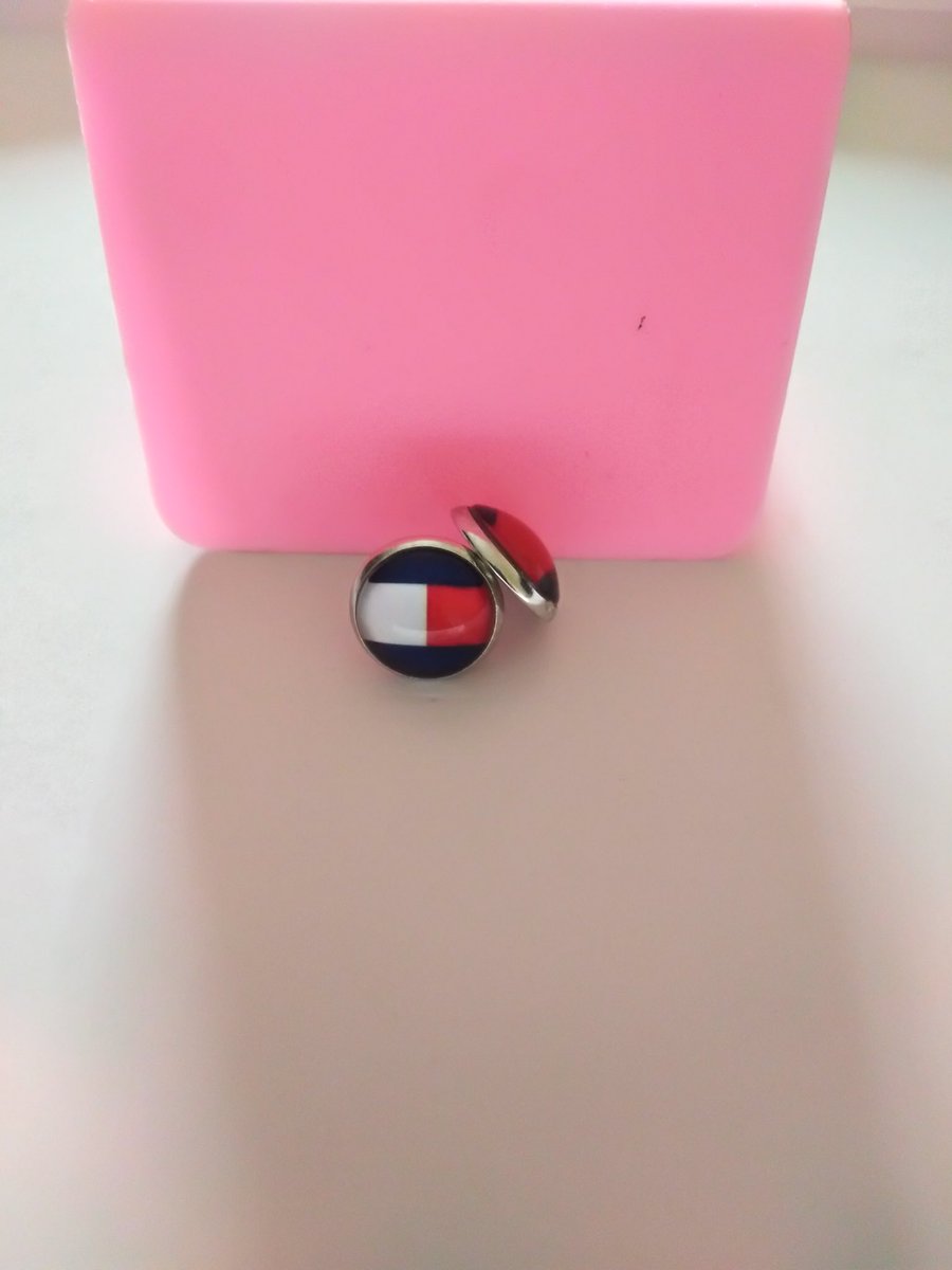 Deloyd23's tweet photo. Tommy Hilfiger #Earrings for Sale
N4,500
#Lekki #Ajah #badore #Surulere #Festac #ogudu #ikoyi #ibadan #Oluyole #ilorin #Nigeria #realestate #victoriaisland #epe #asuu #ph #VI https://t.co/SQVe9BNfOj