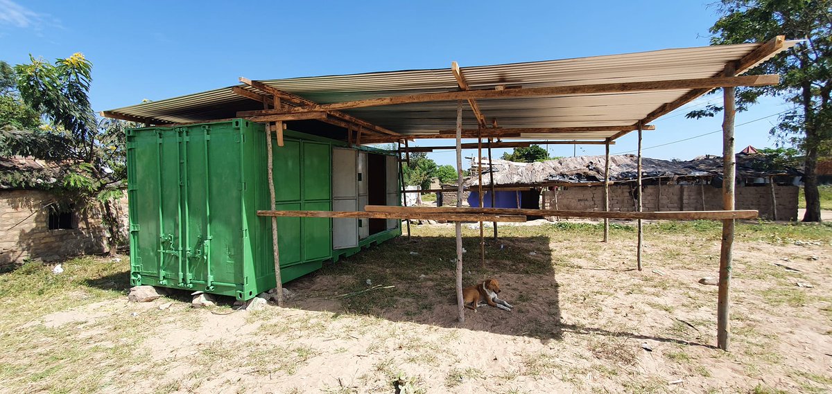 EICanada_org's tweet photo. 3 Technology Hubs are being placed in 3 villages of Mwanza, Tanzania to assist women farmers with knowledge in organic farming practices. These hubs provide needed resources families lack. The hubs are outfitted with the necessary tools and training materials. https://t.co/t6ktr282ye