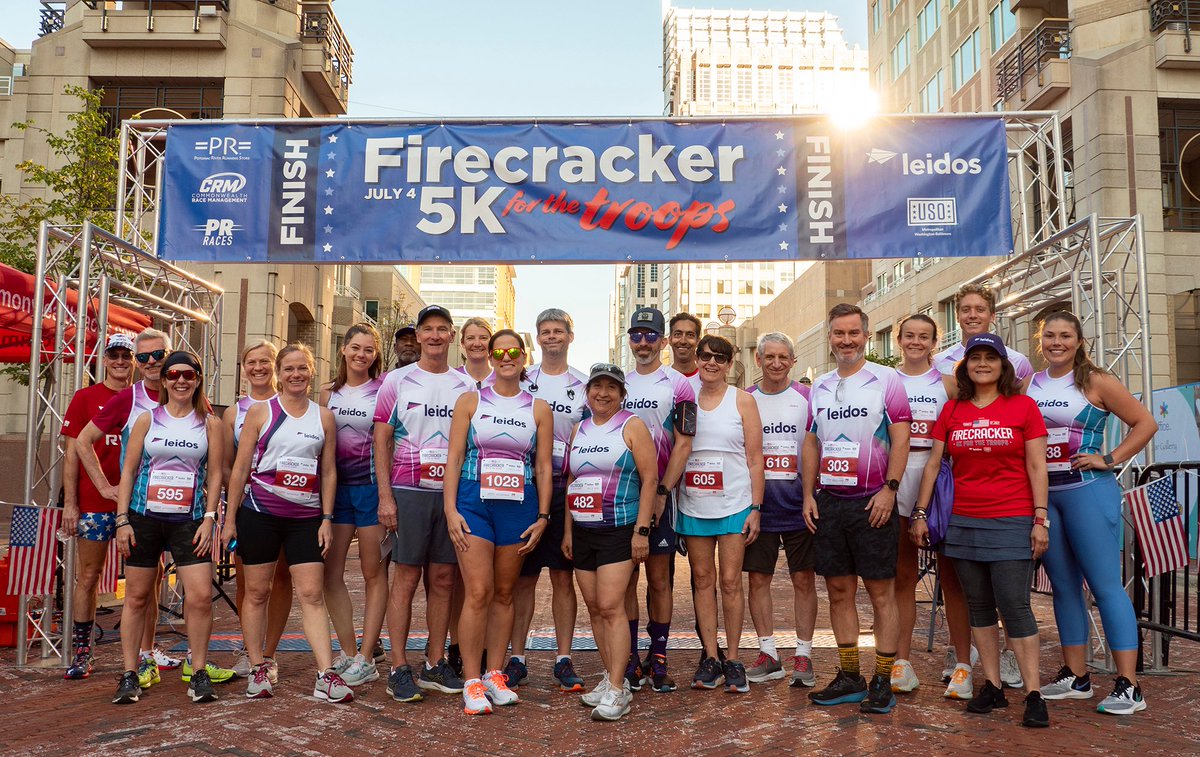 LeidosInc's tweet photo. On #July4th, our awesome #TeamLeidos colleagues, including Chairman & CEO Roger Krone, took to the streets of Reston with @USOMetroDC to take part in the annual #Firecracker5k ๐๐
๐๐บ๐ธ https://t.co/8CubqqxwUq