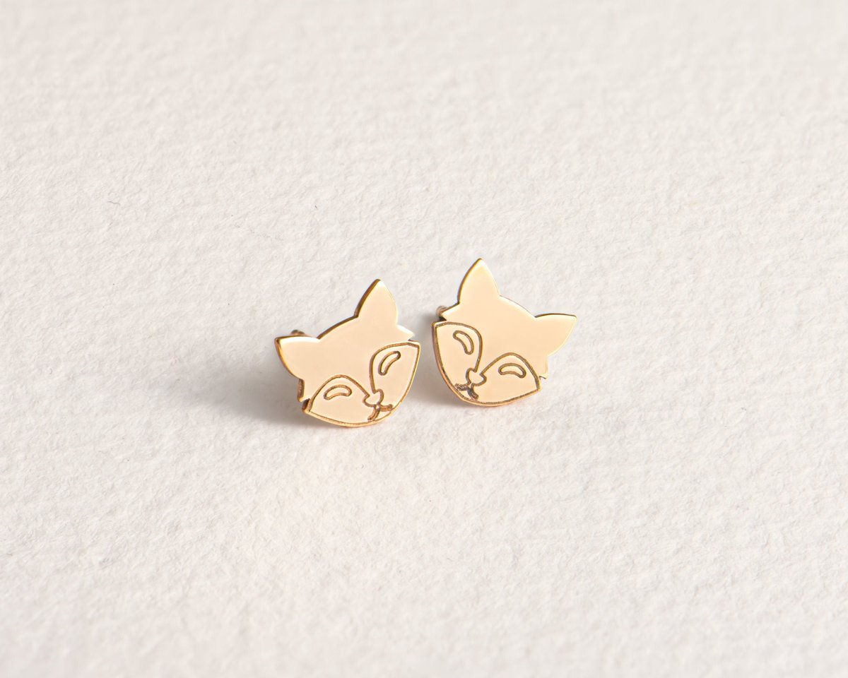 CustomBrites's tweet image. Thanks for the kind words! ★★★★★ "I have a sister who really likes foxes, so I saw these and thought they were perfect. I was right - she really likes them!" Abigail britesjewelry.com 
#foxes #yes #silver #minimalist #animals #personalizejewelry #motherdaughther