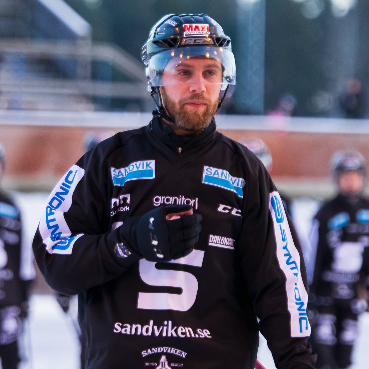 Oscar Stadin lämnar SAIK Bandy. Vi vill rikta ett stort tack till Oscar som under sin tid hann spela över 100 matcher i Elitseriesammanhang för sin moderklubb. Ännu en gång, stort tack Oscar och lycka till i framtiden.

#SAIK #sandviken
