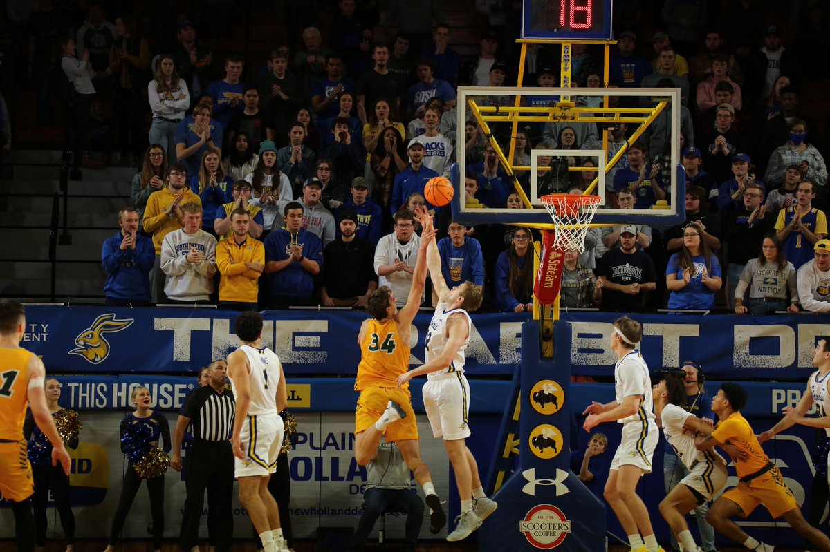 GoJacksMBB's tweet photo. The guy gets it done on offense, defense, and is one of the best in the nation academically! 

A little 💛 for a senior returner in Matt Dentlinger. 

#GoJacks 🐰 https://t.co/37apiwBjfp