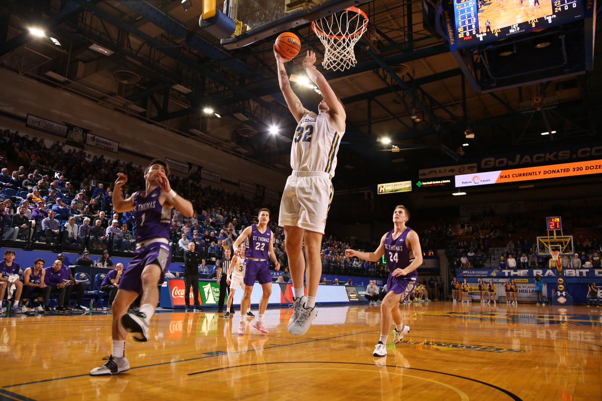 GoJacksMBB's tweet photo. The guy gets it done on offense, defense, and is one of the best in the nation academically! 

A little 💛 for a senior returner in Matt Dentlinger. 

#GoJacks 🐰 https://t.co/37apiwBjfp