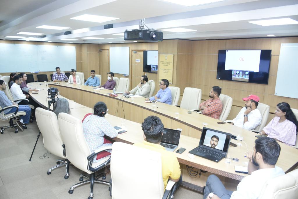 RajeevRC_X's tweet image. Gamers are important stakeholders in #OnlineGaming. 

Met wth thm to hear their views as @GoI_MeitY develops a policy framework for #onlinegaming in #India - that catalyses innovation in sector while protectng gamer’s rights, privacy &amp;amp; safety.

#OSTA #DigitalIndia @_DigitalIndia