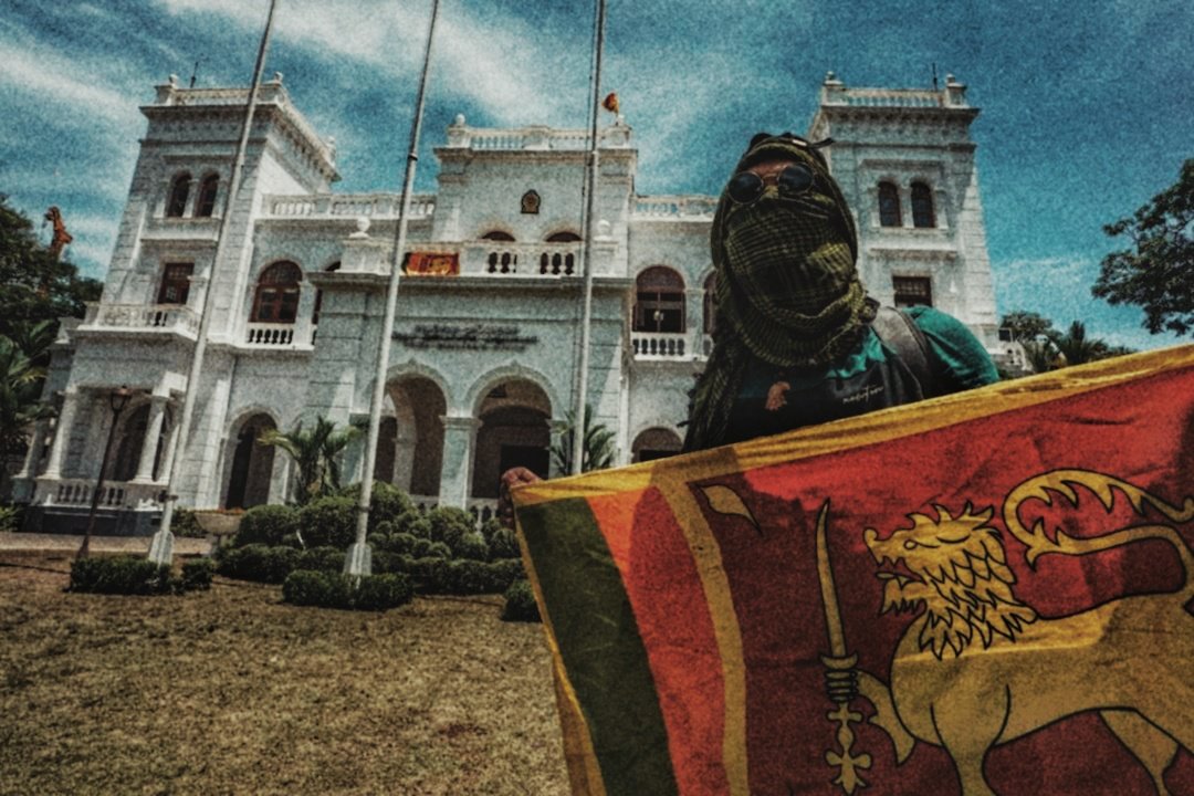 DanushkaCF's tweet photo. අරගලය අවසන් නැත. සැබෑ අරගලය ආරම්භ වන්නෙ මෙතැන් සිටයි. යහපත් පාලකයන් සෙවීමට පෙර ඔබ මුලින් යහපත් පුරවැසියෙකු වන්න. යහපත් පුරවැසියන් ඉන්න රටකයි යහපත් පාලකයන් හැදෙන්නෙ... 🙏❤️

#අරගලයටජය #SystemChangeඑකඅපෙන්පටන්ගමු #srilanka #SriLankans https://t.co/H65fKM6Ynr