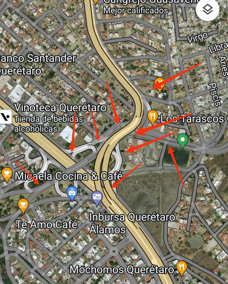 LizzQro's tweet photo. 2️⃣
En las flechas rojas son puntos a tomar en cuenta, ya que peatones (son muchos en horas que entran a #laborar, cómo a otras horas) están en continúo estrés para cruzar, o andar por la #zona.
Es zona con características #peatonal de transición hacia Av. Corregidora o BQ. https://t.co/NIVqlghgFG