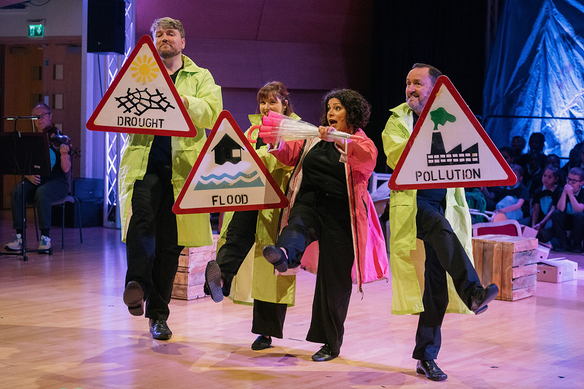Opera_North's tweet photo. Over 800 children from schools across the North have been taking part in our Big Sing, exploring climate change in @RPcomposer and @owensheers' The Water Diviner’s Tale.

For many, it was the first time they had performed on stage! Explore more » https://t.co/LokNmfuzIt https://t.co/9pTKeTvohq