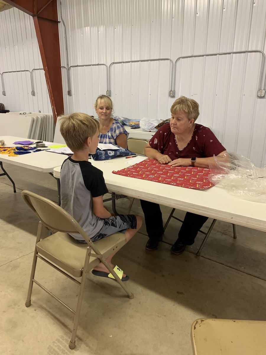 mrsgallesfcs's tweet photo. I’ve now been on every side. The 4Her, the judge and now a mom, just sitting back and watching him find the confidence to interview at 8 years old.
#4H #Nebraska4H #proudtears #imasap https://t.co/5GvxaoR0aI