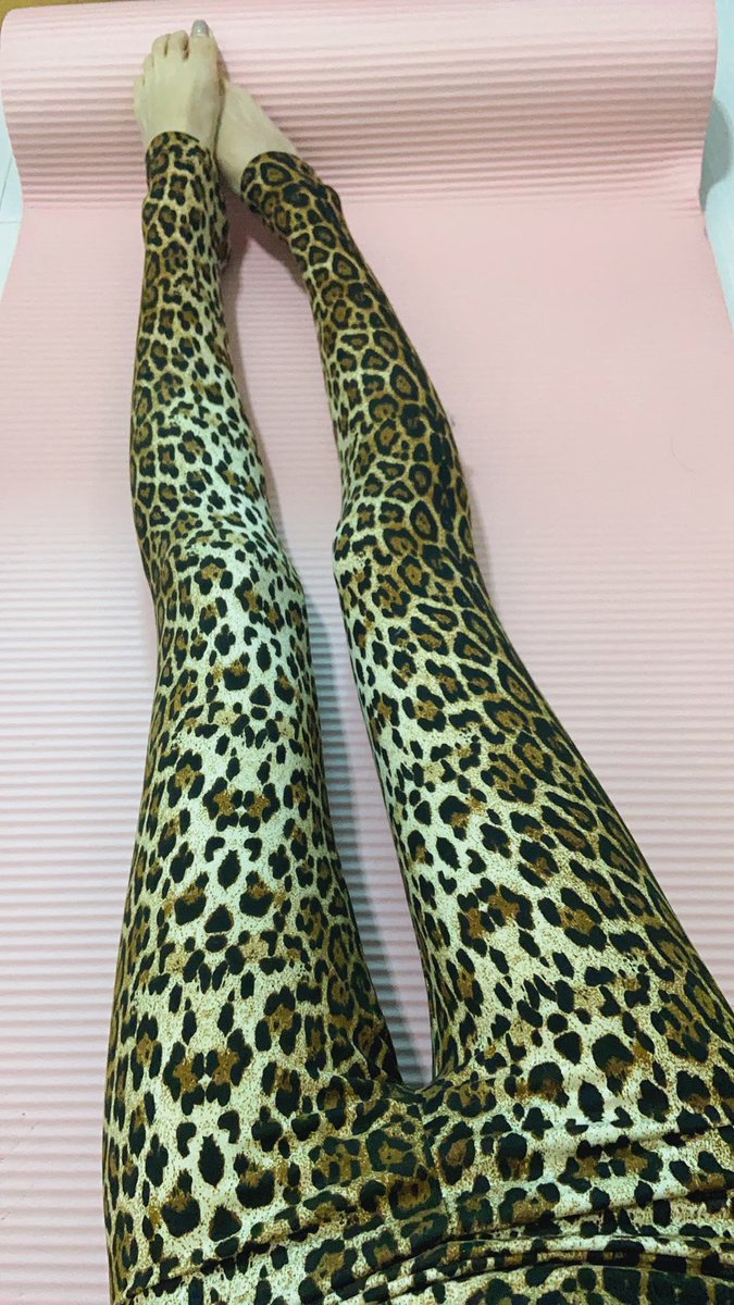 晒一晒我的大长腿👯👯👯
#原味内裤 #原味袜子