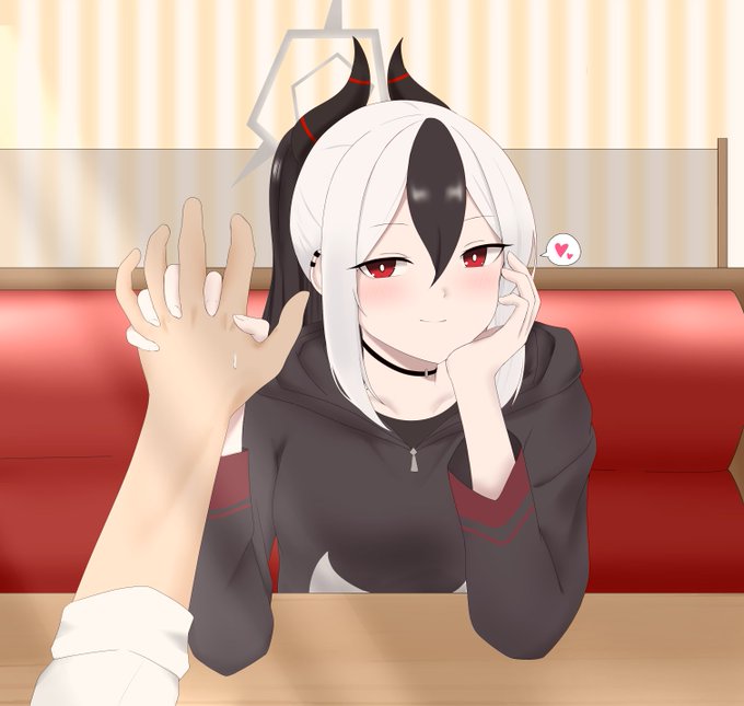 ファミレスデートで不意にカヨコに手をにぎにぎされたいなという絵です