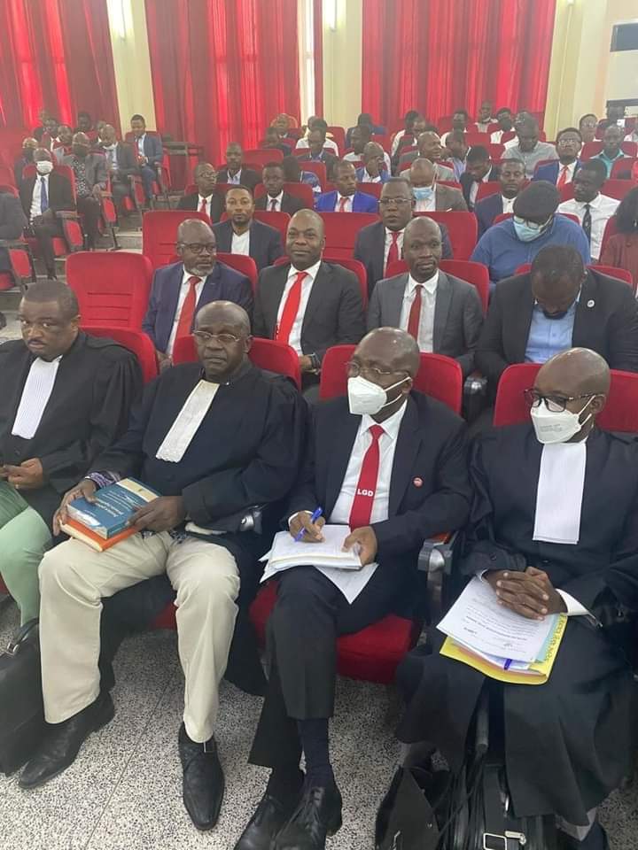 Misalaplusnews's tweet photo. 🔴 🇨🇩 | JUSTICE :
Accompagné de ses avocats, Matata Ponyo est devant les juges de la cour de cassation depuis ce matin. Le procès Bukanga Lonzo a bel et bien commencé...Pour plus d'informations Abonnez-vous sur Notre Page.
📺 ⓂⒾⓈⒶⓁⒶ    +⃝ Ⓝⓔⓦⓢ | ɪɴꜰᴏꜱ https://t.co/duIMxa5eW7
