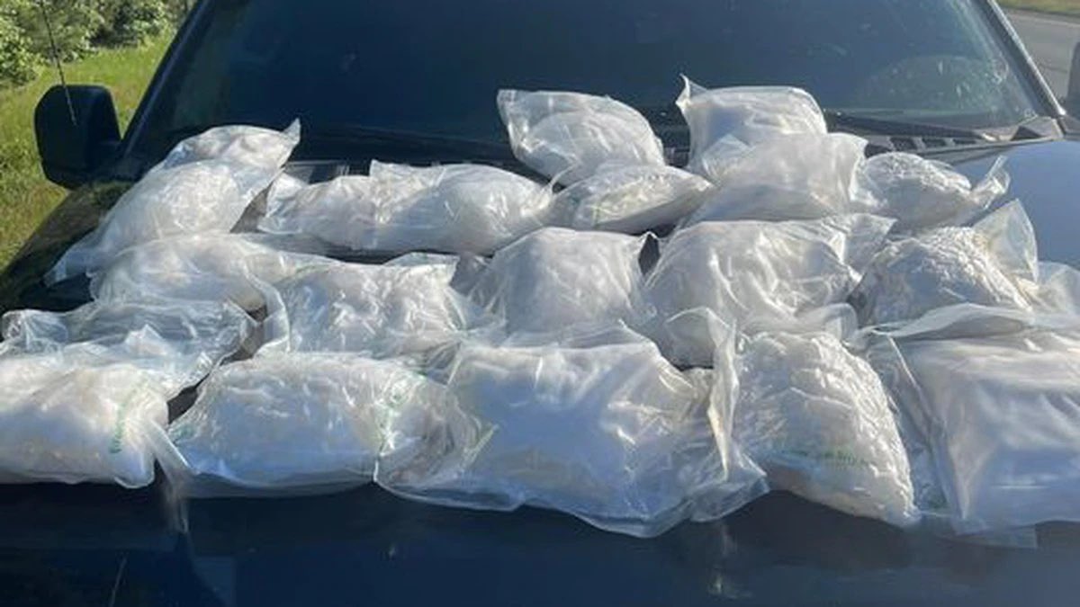 BababooeyBill's tweet photo. @Enterprise does anyone actually clean the cars out??? https://t.co/l935xFipTq