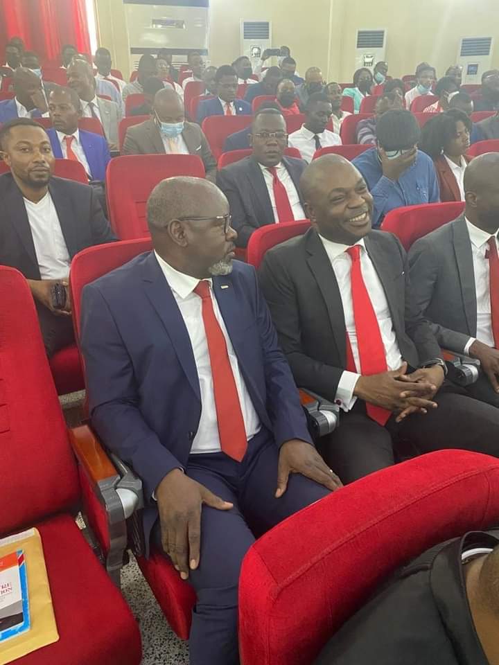 Misalaplusnews's tweet photo. 🔴 🇨🇩 | JUSTICE :
Accompagné de ses avocats, Matata Ponyo est devant les juges de la cour de cassation depuis ce matin. Le procès Bukanga Lonzo a bel et bien commencé...Pour plus d'informations Abonnez-vous sur Notre Page.
📺 ⓂⒾⓈⒶⓁⒶ    +⃝ Ⓝⓔⓦⓢ | ɪɴꜰᴏꜱ https://t.co/duIMxa5eW7