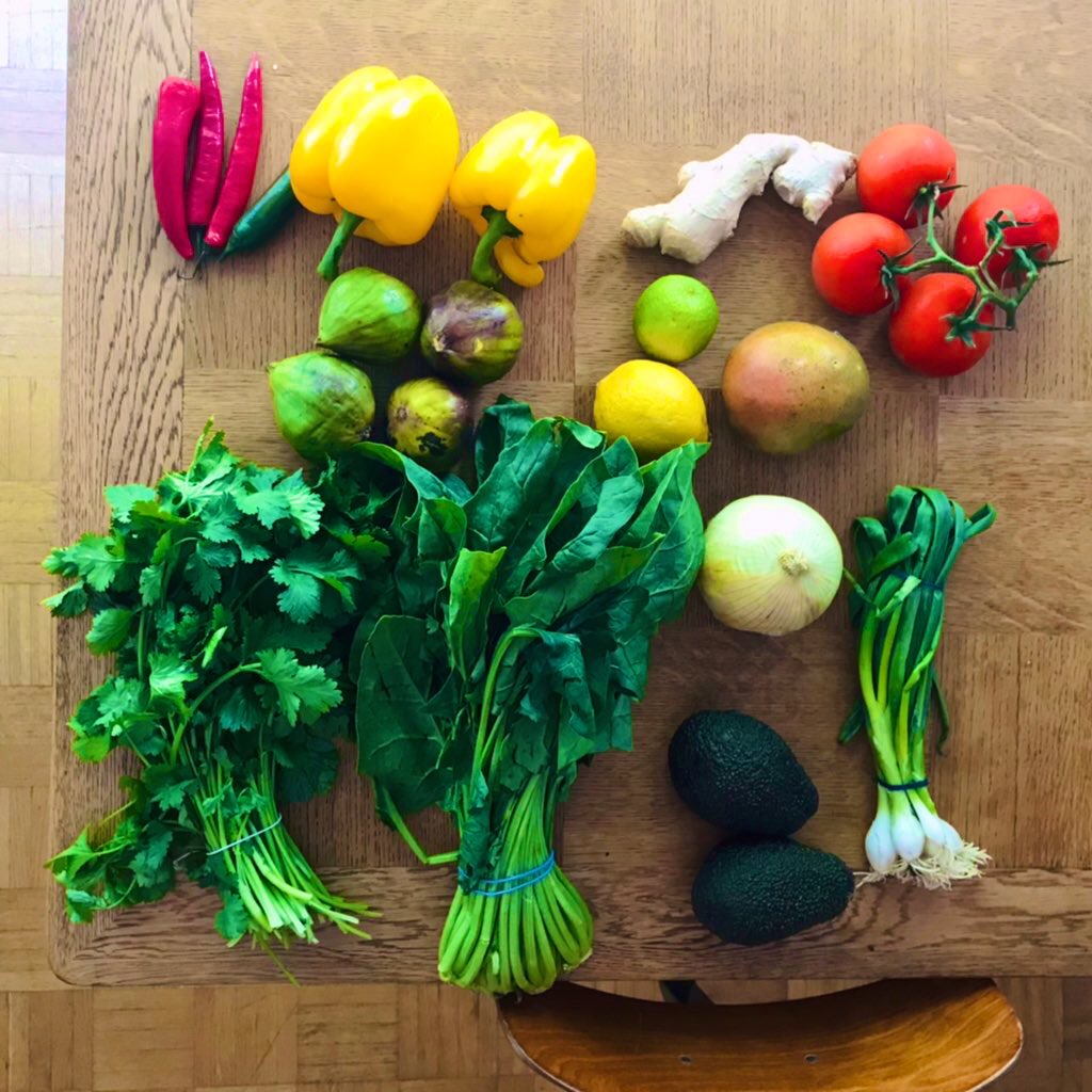 Shout out naar de Perry Fruit in Borgerhout. Dit allemaal voor €7,50, uw local delhaize could never