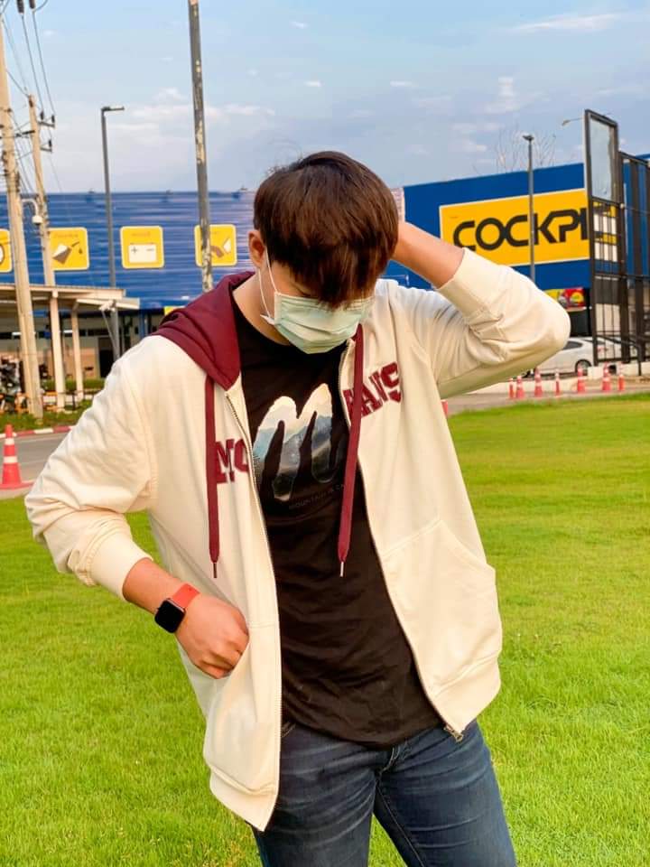 NiceSaran_ph's tweet photo. อย่าคิดว่าตัวเองกระจอกอยู่คนเดียว เพราะบนโลกนี้ มีนกกระจอกเทศ นกกระจอกและ จิ้งจอกอีกมากมาย #สุโขทัย https://t.co/nygNsLjv3y